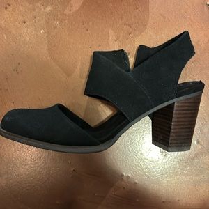Toms closed toe heels